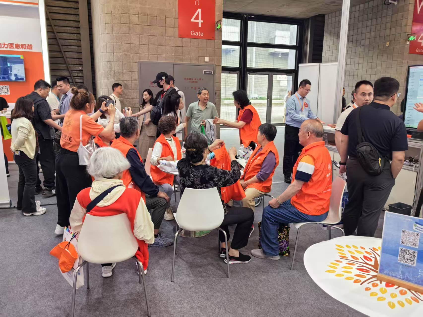 北京悅享數字&椿萱茂聯袂亮相上海老博會,自研養老平臺和解決方案獲廣泛認可(圖13) 微信圖片_2025-06-16_135452_748.jpg