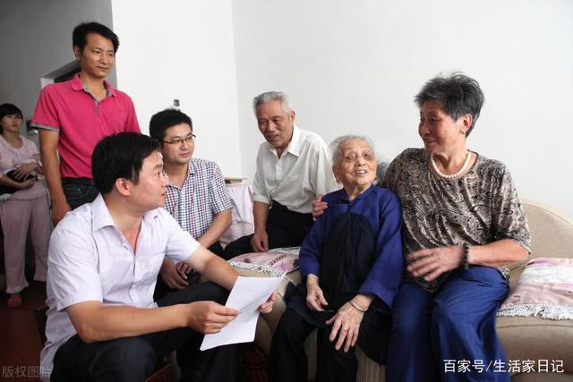 退休老人有福了!70歲老人享受養老金還有高齡補貼,你領取了嗎?(圖3) 退休老人有福了!70歲老人享受養老金還有高齡補貼,你領取了嗎?(圖3)